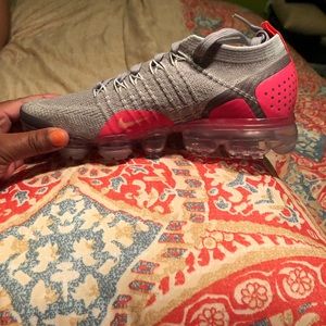 Nike Air Vapormax Flyknit 2 size 8 ( women)